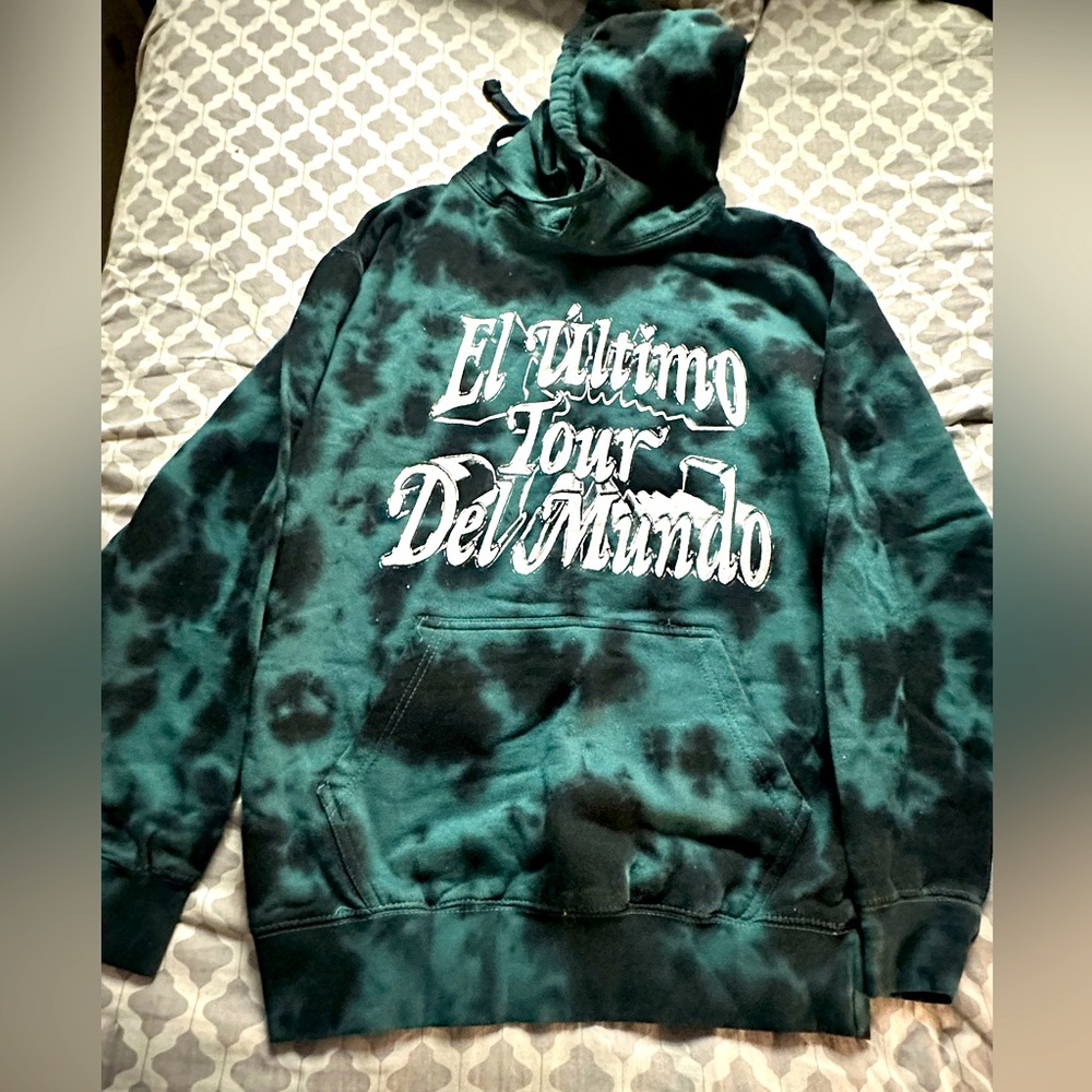 “El Ultimo Tour Del Mundo” Sweater